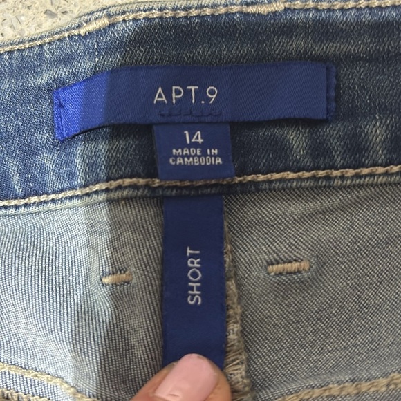 APT.9 Mid Rise Medium wash,short,cuffed shorts, 5 pocket, zip fly,,belt loops - Picture 8 of 10